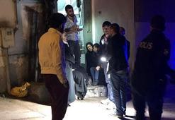 Freni boşalan tuğla yüklü kamyon evin duvarına çarptı!