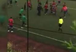 Sahada arbede çıktı! 15 kırmızı kart...