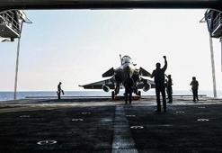 Fransız savaş uçakları Endonezya'ya acil iniş yaptı