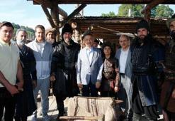Cumhurbaşkanı Yardımcısı Oktay'dan Diriliş Ertuğrul setine ziyaret