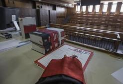 Avukatın etek boyuna tepki gösteren hakim görevden uzaklaştırıldı