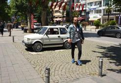 Ünlü şarkıcı asfaltı ağlattı