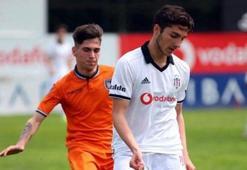 Beşiktaş Hazar Torunoğulları ve Ege Atlam ile profesyonel sözleşme imzaladı