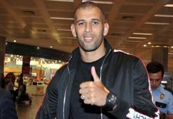 Islam Slimani transfer için gün sayıyor