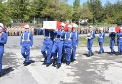 Hakkari'de şehit askerler için tören