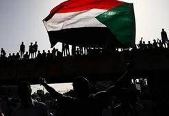 Sudan'da ordu darbe karşıtı göstericilere müdahale etti! Ölüler var