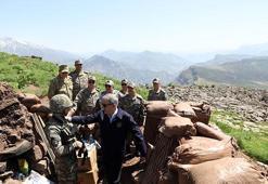 Bakan Akar'dan 2 bin 400 rakımlı üs bölgesinde ‘Pençe’ mesajı