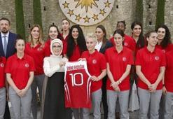 Emine Erdoğan, A Milli Kadın Basketbol Takımı ile bir araya geldi