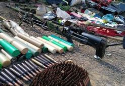 'Pençe' harekatında 3 girişli mağarada silah ve mühimmat ele geçirildi