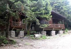 Gölcük'te, 7 milyon liraya yapılan bungalovlar sökülecek