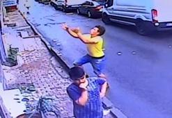 İkinci kattan düşen bebeği havada yakaladı