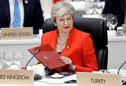 May'den Putin'le görüşme öncesi sert mesaj