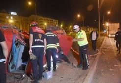 Düğün konvoyundaki otomobil TIR'la çarpıştı: 1 ölü, 3 yaralı