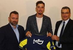 Altay Bayındır resmen Fenerbahçe'de!