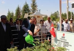 Adalet Bakanı Gül, şehit Ömer Halisdemir'in mezarını ziyaret etti