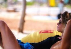 Burcu Biricik'ten plaj pozu
