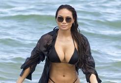 Daphne Joy'un bikini tercihi olay oldu! Küçük geldi