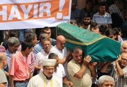 Ailesi ve yakınlarından cenazede pankartlı tepki!