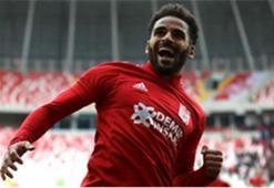 Douglas Beşiktaş ile imzaladı!
