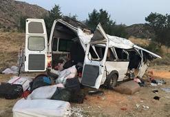 Diyarbakır - Bingöl kara yolunda minibüs devrildi: Çok sayıda yaralı var