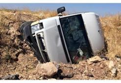 Engelli öğrencileri taşıyan minibüs devrildi: 10 yaralı