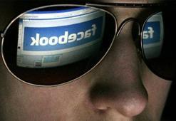 Snowden: Facebook sizi gizlice gözetliyor