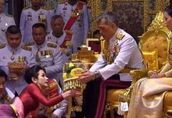 Tayland Kralı 'resmi metresini' ilan etti!