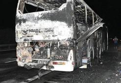 Çeşme'de tur otobüsü alev alev yanarak küle döndü