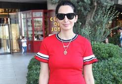 Başak Sayan kırmızılar içinde