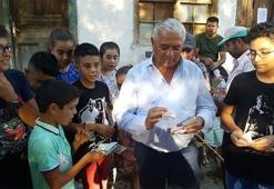 Mezarlık ziyareti yapanları paraya boğdu