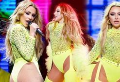 Hadise'nin Harbiye konserinde giydiği kostümler olay oldu!
