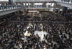 Hong Kong Havalimanı’nda uçuşlar tekrar başladı