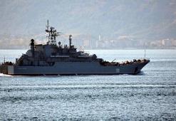 Rus savaş gemisi Boğaz'dan böyle geçti
