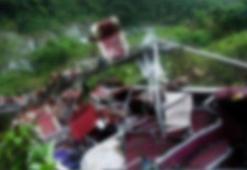 Laos'ta tur otobüsü yoldan çıktı: 13 ölü, 33 yaralı