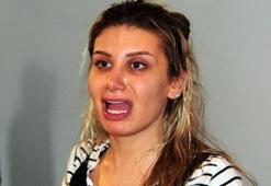 Çiçekli sapık kapıya dayandı! İrem Derici gözyaşları içinde polise koştu