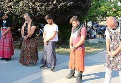 Erkekler, kadına yönelik şiddeti etek giyerek protesto etti