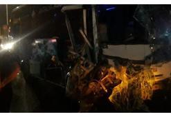 Antalya'da yolcu otobüsü ile tur otobüsü çarpıştı