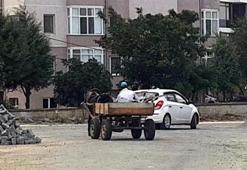 Söktüğü trafik levhalarını at arabasıyla götürürken yakalandı