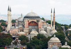 Ayasofya’daki çatlaklar alarm veriyor!