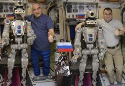 Uzaya gönderilen ilk insansı robot dünyaya döndü