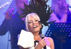 Ajda Pekkan'ın kafasındaki tüyler gerçek iddiası