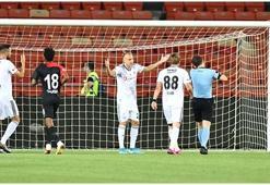 Beşiktaş'a deplasmanda şok!