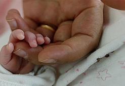 Bebeğe yapılan masaj anne bebek iletişimini güçlendiriyor