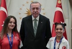 Erdoğan, milli sporcular Sümeyye ve Sevilay'ı kabul etti