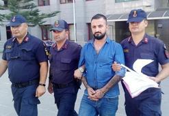 Platonik aşık olduğu kadının evinde başka erkek görünce çılgına döndü!
