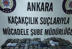 Araçların gizli bölmesinden 300 bin liralık telefon çıktı