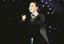 Ebru Gündeş'i arayıp özür diledi