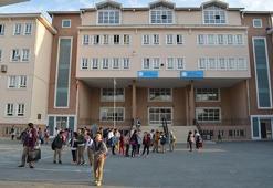 Depremin ardından öğrenciler okullarına döndü