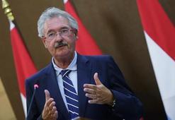 "Türkiye ağır bir yük omuzluyor"