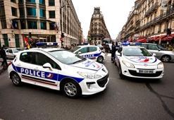 Paris'te polislere saldırı! Ölü ve yaralılar var